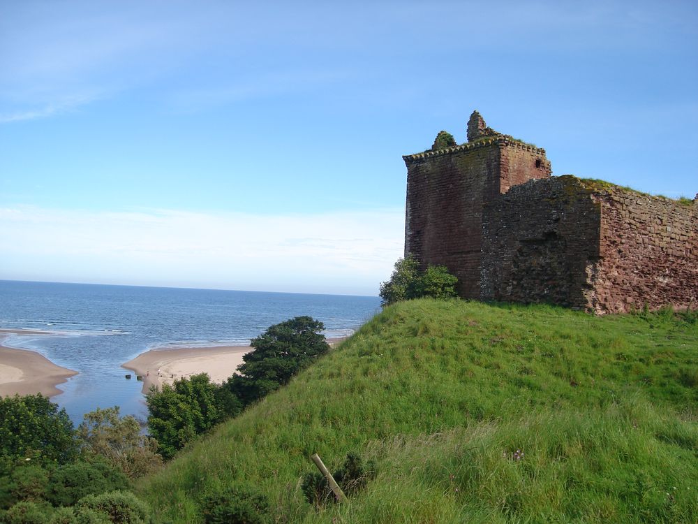 Lunan Bay i ruiny Red Castle